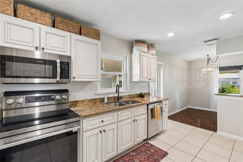 Casa en venta en Tampa, Florida, 4 dormitorios, 109.16 m2 № 2117136 - foto 7