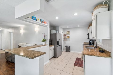 Casa en venta en Tampa, Florida, 4 dormitorios, 109.16 m2 № 2117136 - foto 6