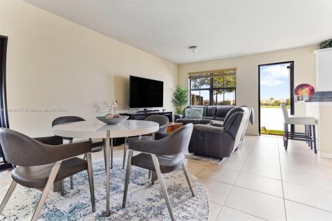 Touwnhouse à vendre à Parkland, Floride: 3 chambres, 174.19 m2 № 2017392 - photo 6
