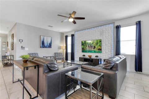 House in Davenport, Florida 6 bedrooms, 310.2 sq.m. № 1819137 - photo 8