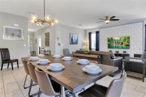 House in Davenport, Florida 6 bedrooms, 310.2 sq.m. № 1819137 - photo 5