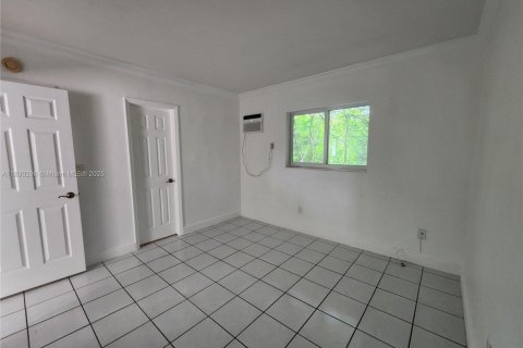 Condo in Coral Gables, Florida, 1 bedroom  № 1807787 - photo 18