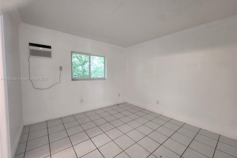 Condo in Coral Gables, Florida, 1 bedroom  № 1807787 - photo 17