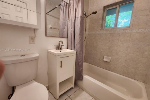 Condo in Coral Gables, Florida, 1 bedroom  № 1807787 - photo 8