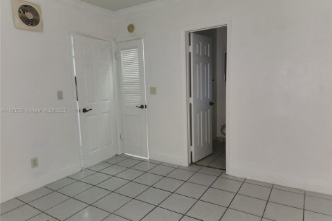 Condo in Coral Gables, Florida, 1 bedroom  № 1807787 - photo 15