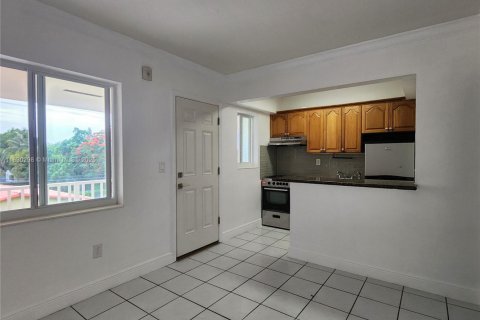 Condo in Coral Gables, Florida, 1 bedroom  № 1807787 - photo 9