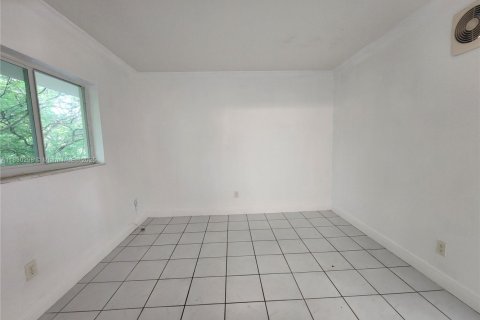 Condo in Coral Gables, Florida, 1 bedroom  № 1807787 - photo 6