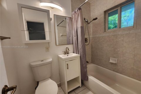 Condo in Coral Gables, Florida, 1 bedroom  № 1807787 - photo 23