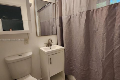 Condo in Coral Gables, Florida, 1 bedroom  № 1807787 - photo 22