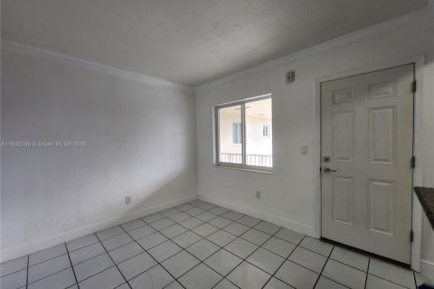 Condo in Coral Gables, Florida, 1 bedroom  № 1807787 - photo 12