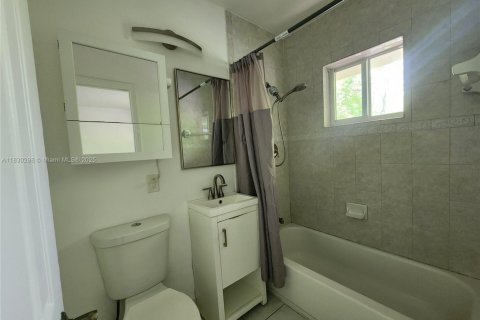 Condo in Coral Gables, Florida, 1 bedroom  № 1807787 - photo 21