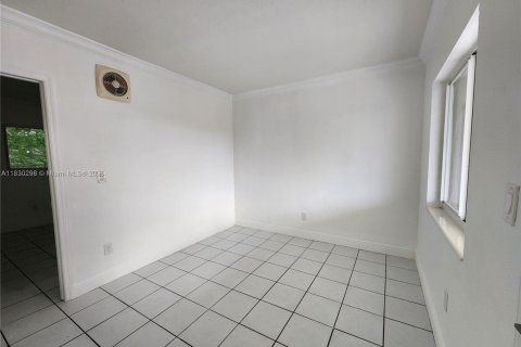 Condo in Coral Gables, Florida, 1 bedroom  № 1807787 - photo 13