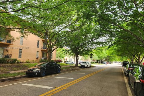 Condo in Coral Gables, Florida, 1 bedroom  № 1807787 - photo 24