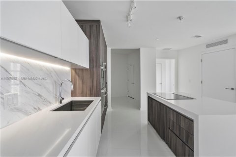 Condo in Miami, Florida, 2 bedrooms  № 2040981 - photo 8