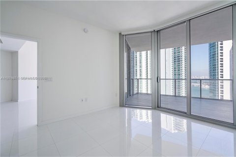 Condo in Miami, Florida, 2 bedrooms  № 2040981 - photo 9