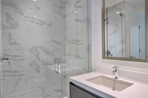 Condo in Miami, Florida, 2 bedrooms  № 2040981 - photo 15