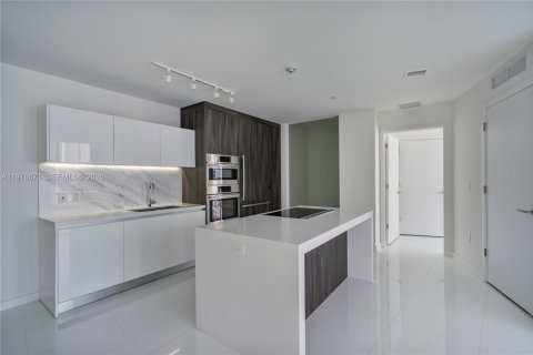 Condo in Miami, Florida, 2 bedrooms  № 2040981 - photo 7
