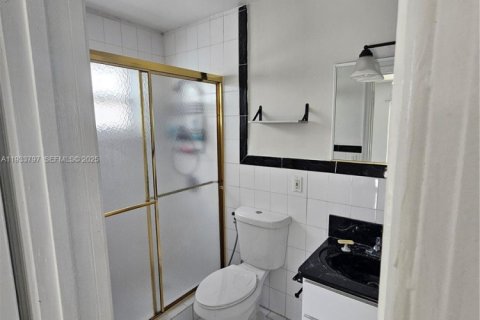 Casa en alquiler en Cutler Bay, Florida, 3 dormitorios, 205.22 m2 № 1992112 - foto 9