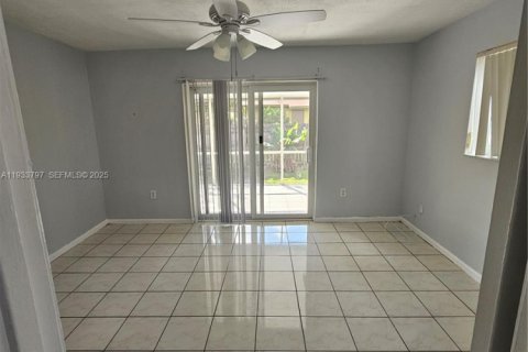 Casa en alquiler en Cutler Bay, Florida, 3 dormitorios, 205.22 m2 № 1992112 - foto 8