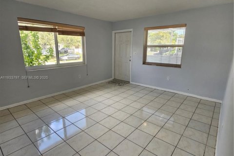 Casa en alquiler en Cutler Bay, Florida, 3 dormitorios, 205.22 m2 № 1992112 - foto 4