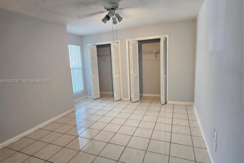 Casa en alquiler en Cutler Bay, Florida, 3 dormitorios, 205.22 m2 № 1992112 - foto 10