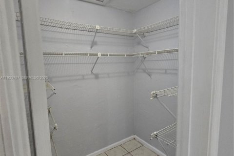 Casa en alquiler en Cutler Bay, Florida, 3 dormitorios, 205.22 m2 № 1992112 - foto 7