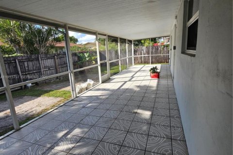Casa en alquiler en Cutler Bay, Florida, 3 dormitorios, 205.22 m2 № 1992112 - foto 14