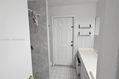 Casa en alquiler en Cutler Bay, Florida, 3 dormitorios, 205.22 m2 № 1992112 - foto 12