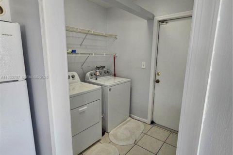 Casa en alquiler en Cutler Bay, Florida, 3 dormitorios, 205.22 m2 № 1992112 - foto 13