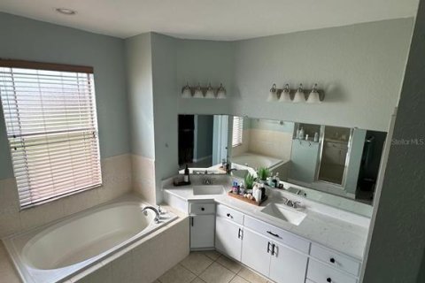 House in Winter Haven, Florida 4 bedrooms, 177.16 sq.m. № 1827931 - photo 8