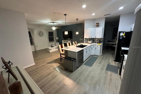 House in Winter Haven, Florida 4 bedrooms, 177.16 sq.m. № 1827931 - photo 7