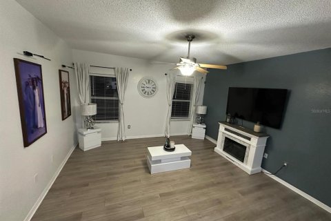 House in Winter Haven, Florida 4 bedrooms, 177.16 sq.m. № 1827931 - photo 2
