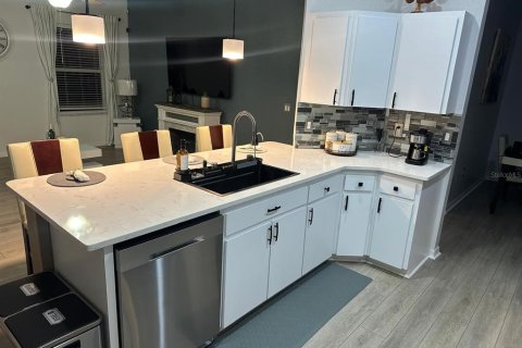 House in Winter Haven, Florida 4 bedrooms, 177.16 sq.m. № 1827931 - photo 6