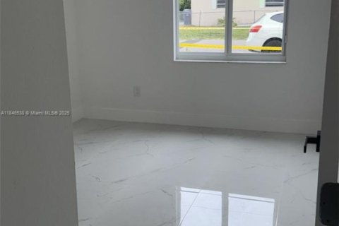 House in Hallandale Beach, Florida 3 bedrooms, 144.93 sq.m. № 1845938 - photo 13