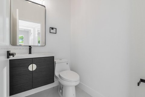 House in Hallandale Beach, Florida 3 bedrooms, 144.93 sq.m. № 1845938 - photo 29