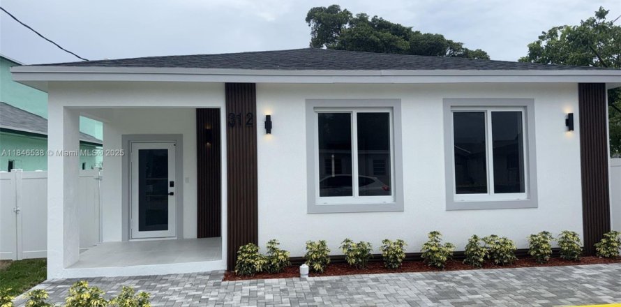 House in Hallandale Beach, Florida 3 bedrooms, 144.93 sq.m. № 1845938