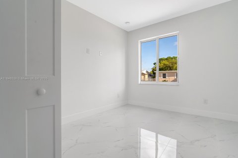 House in Hallandale Beach, Florida 3 bedrooms, 144.93 sq.m. № 1845938 - photo 28
