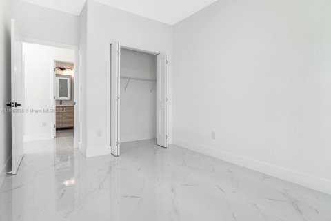 House in Hallandale Beach, Florida 3 bedrooms, 144.93 sq.m. № 1845938 - photo 21