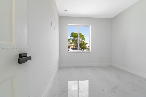 House in Hallandale Beach, Florida 3 bedrooms, 144.93 sq.m. № 1845938 - photo 27