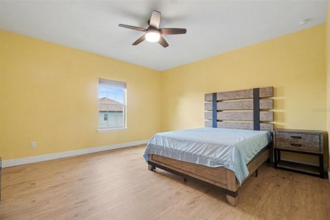 House in Winter Garden, Florida 6 bedrooms, 437.01 sq.m. № 2099045 - photo 21