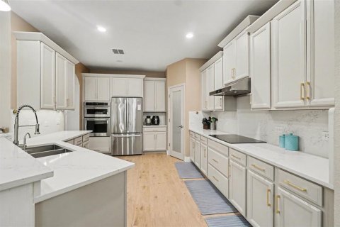 House in Winter Garden, Florida 6 bedrooms, 437.01 sq.m. № 2099045 - photo 12