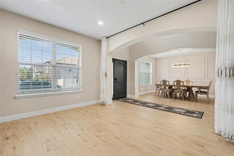 House in Winter Garden, Florida 6 bedrooms, 437.01 sq.m. № 2099045 - photo 5