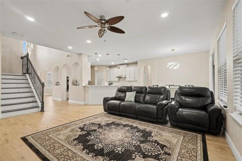 House in Winter Garden, Florida 6 bedrooms, 437.01 sq.m. № 2099045 - photo 9
