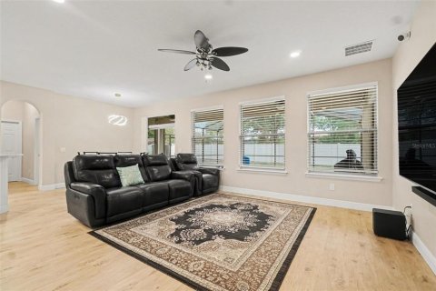House in Winter Garden, Florida 6 bedrooms, 437.01 sq.m. № 2099045 - photo 8