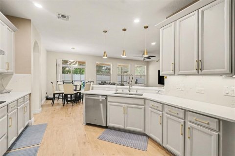 House in Winter Garden, Florida 6 bedrooms, 437.01 sq.m. № 2099045 - photo 11