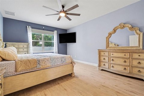 House in Winter Garden, Florida 6 bedrooms, 437.01 sq.m. № 2099045 - photo 16