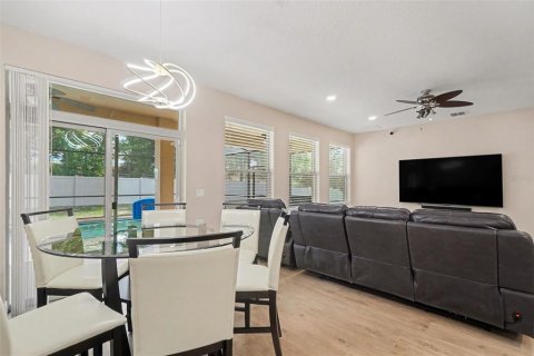 House in Winter Garden, Florida 6 bedrooms, 437.01 sq.m. № 2099045 - photo 10