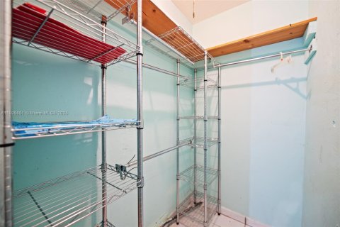 Купить виллу или дом в Майами, Флорида 3 спальни, 94.3м2, № 1950250 - фото 20