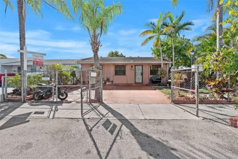 Купить виллу или дом в Майами, Флорида 3 спальни, 94.3м2, № 1950250 - фото 2