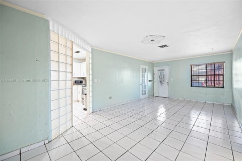 Купить виллу или дом в Майами, Флорида 3 спальни, 94.3м2, № 1950250 - фото 7